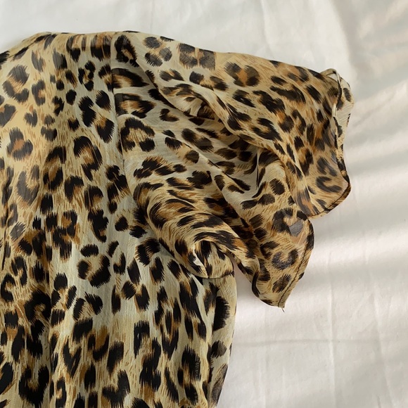 AQUA Leopard Crop Tie Blouse - Picture 6 of 10